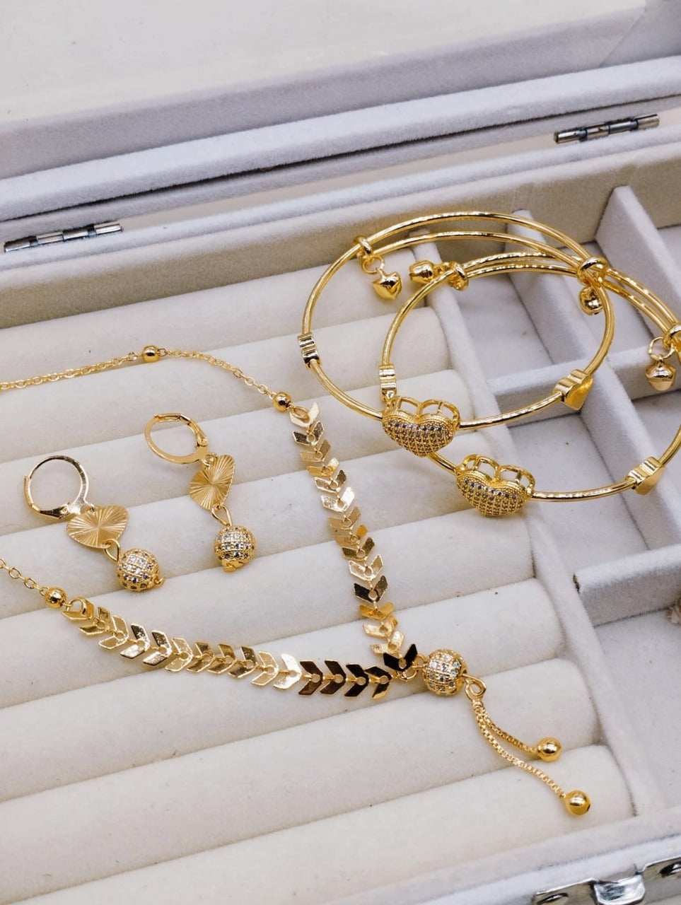 Gold plated Zirconia locket set with adjustable size pair bangles